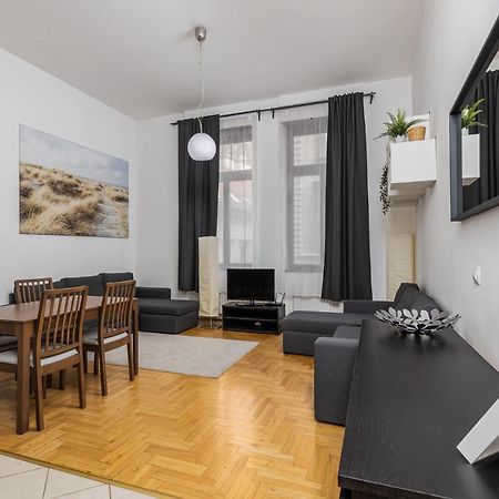 Cosy 1 Bedroom Apartment In Gozsdu Court Budapest Exterior foto